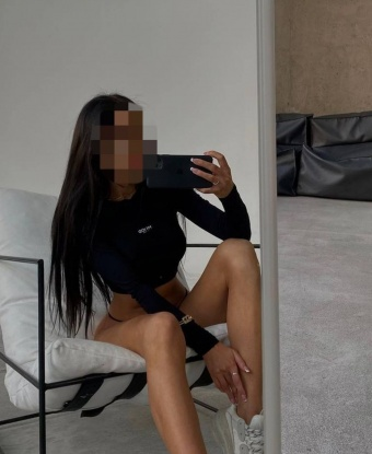 Сексуальная брюнетка ждет тебя для ярких встреч! Приглашаю в гости для незабываемого времяпровождения. Готова исполнить твои фантазии и подарить море удовольствия. 9966, 19 лет